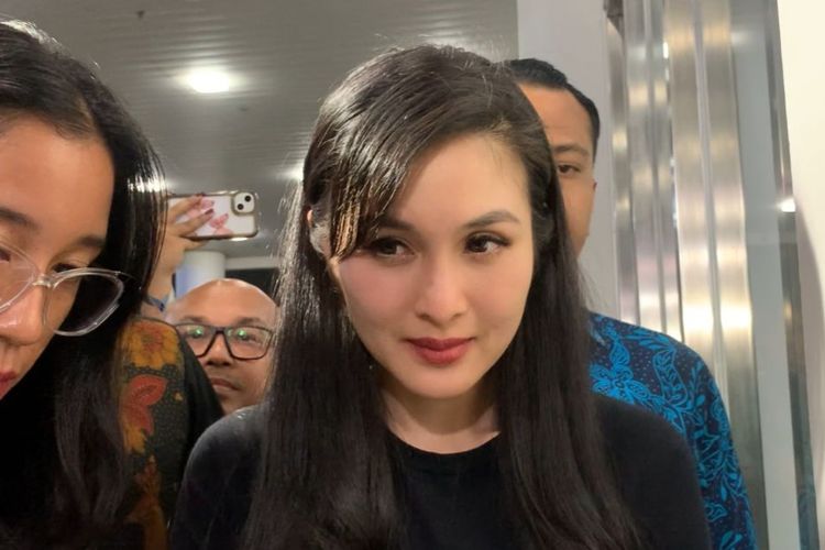 Sandra Dewi Diperiksa Akui Tidak Tahu Harvey Bisnis Bersama BUMN